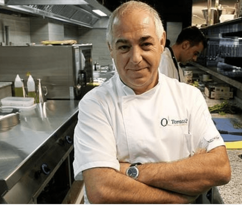 Tomás Arribas en la cocina de uno de sus restaurantes